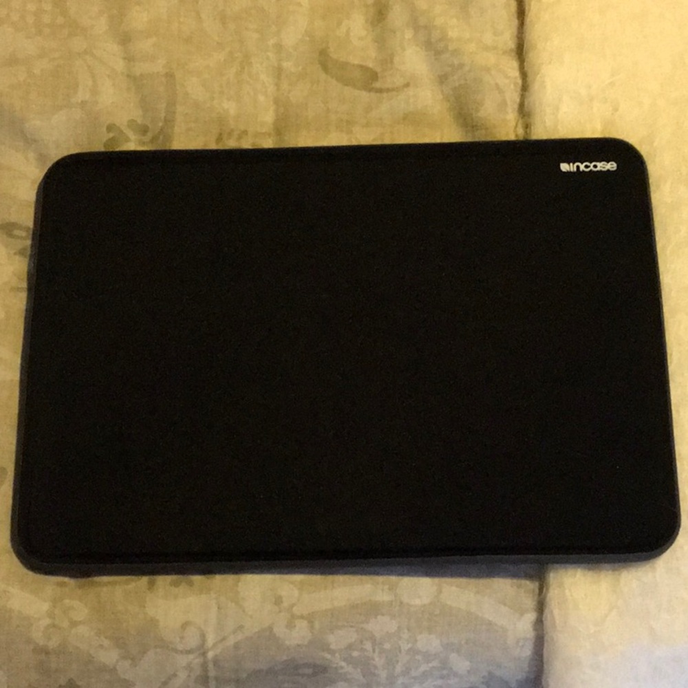 ICON Sleeve w/ TENSAERLITE for MacBook Pro 15”